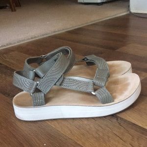 Teva Midform Universal Geometric Sandals